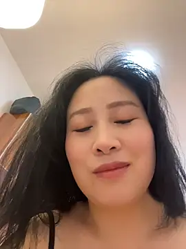 kate-kaixin online show from April 18, 2026, 3:03 pm