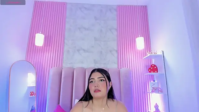 Snapshot of ArianaRougee chatting on June 12, 2026, 4:21 am ArianaRougee online show from June 12, 2026, 4:21 am