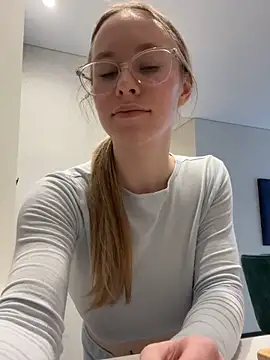 Vikkie seXyGiiiirl XoXo online show from March 2, 2026, 12:23 pm