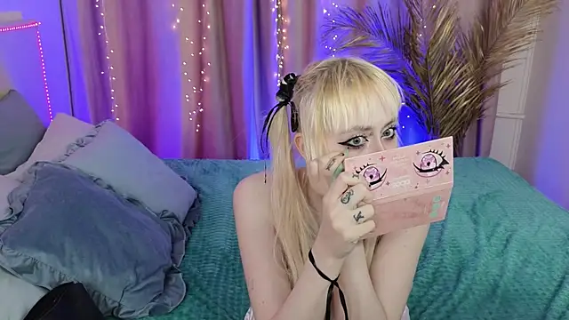 rraffaellka online show from May 27, 2026, 9:44 pm