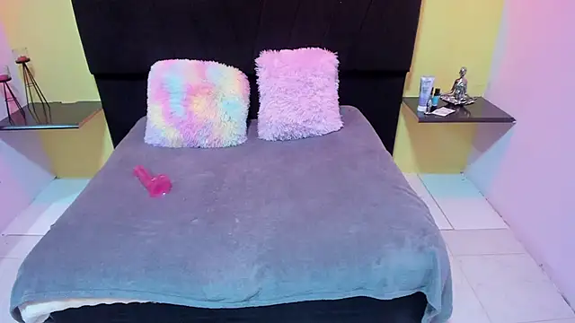 Snapshot of AndreaSilva_ chatting on February 27, 2026, 7:14 pm AndreaSilva online show from February 27, 2026, 7:14 pm