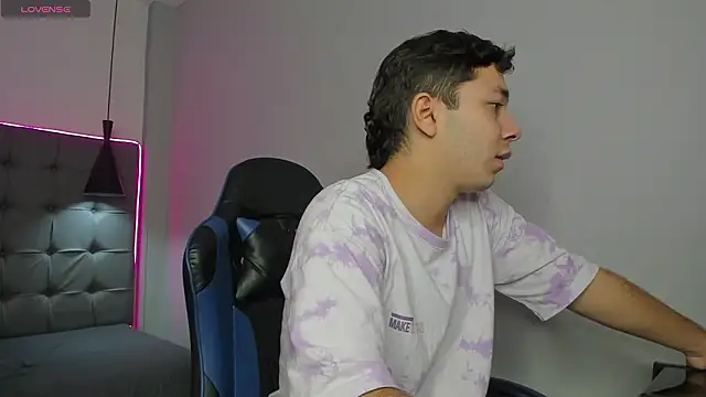 Julian Smith21 online show from March 8, 2026, 4:21 pm