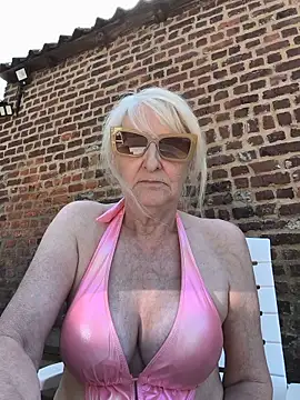 Snapshot of Heidiblueeyes chatting on May 28, 2026, 1:17 pm Heidiblueeyes online show from May 28, 2026, 1:17 pm