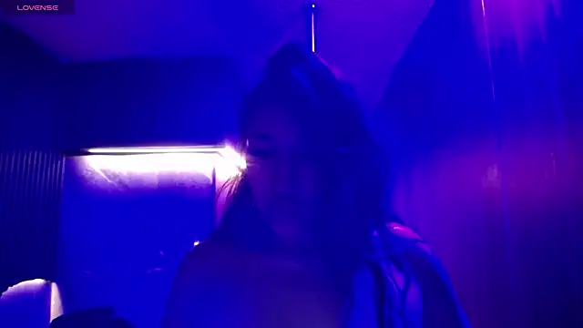 Aura cute  online show from April 15, 2026, 4:18 am