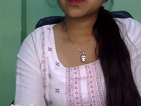 Snapshot of cute_momo_love chatting on March 12, 2026, 5:55 am cute momo love online show from March 12, 2026, 5:55 am