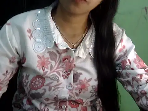 cute momo love online show from April 5, 2026, 5:03 am