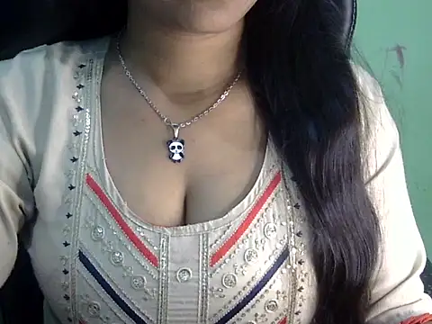 cute momo love online show from April 7, 2026, 6:26 am