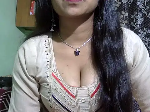 Snapshot of cute_momo_love chatting on February 28, 2026, 5:18 am cute momo love online show from February 28, 2026, 5:18 am