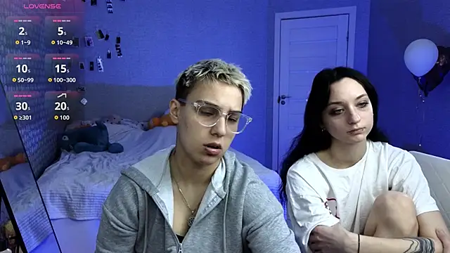 LuxuryLoverss online show from April 19, 2026, 11:11 am