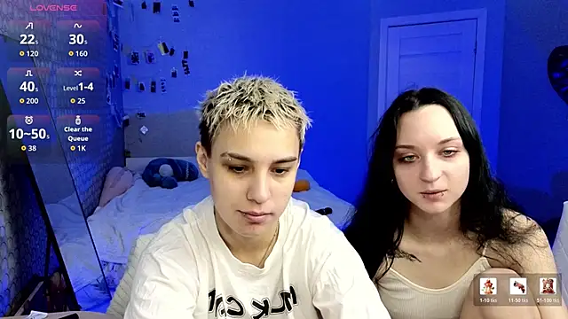 LuxuryLoverss online show from April 18, 2026, 11:12 am