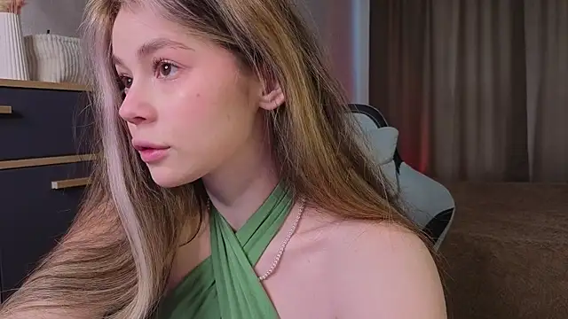 Dipamelly online show from April 8, 2026, 2:13 am