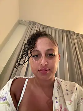 mayawesttt online show from June 7, 2026, 9:42 pm