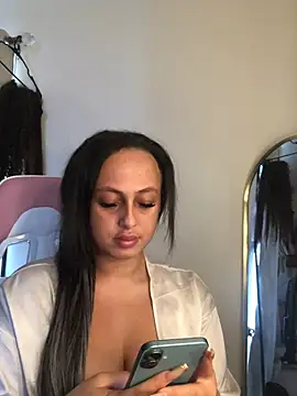 mayawesttt online show from March 6, 2026, 12:44 pm