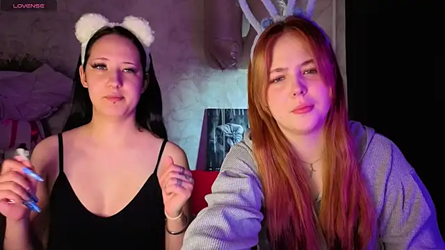 Elle Funning online show from April 19, 2026, 8:59 am