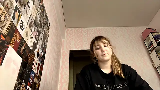 Snapshot of JanineThielman chatting on July 8, 2026, 12:06 pm JanineThielman online show from July 8, 2026, 12:06 pm