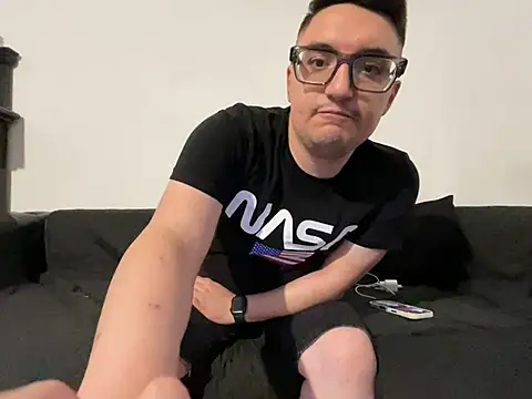 massiyyyy online show from July 4, 2026, 6:23 pm