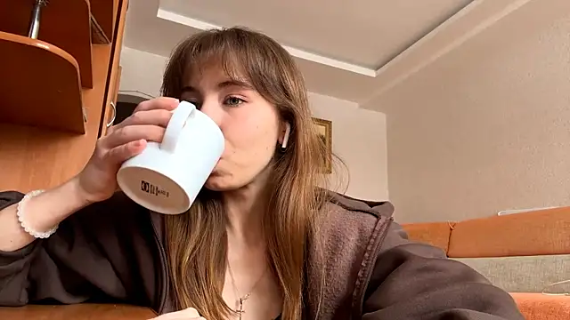 SerenaHawthorne online show from March 3, 2026, 9:49 am