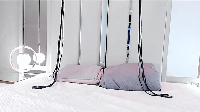 Calioperoux online show from April 5, 2026, 9:21 pm