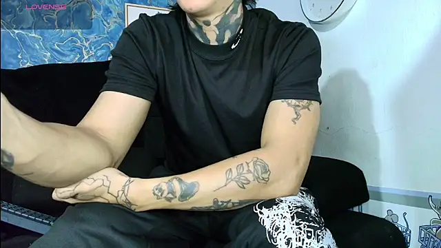 Snapshot of Tessarion_Black chatting on July 9, 2026, 4:02 am Tessarion Black online show from July 9, 2026, 4:02 am