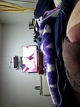 LecheCalienteK online show from March 16, 2026, 8:11 pm