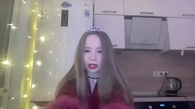 cutefoxieee online show from March 10, 2026, 5:39 pm