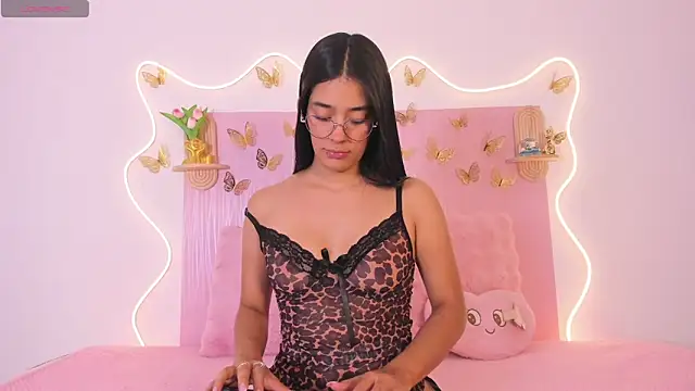 Isaa-queen online show from April 7, 2026, 1:29 am