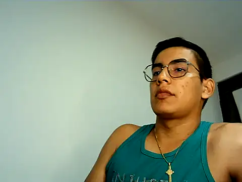 Noahfox19 online show from March 18, 2026, 11:59 pm