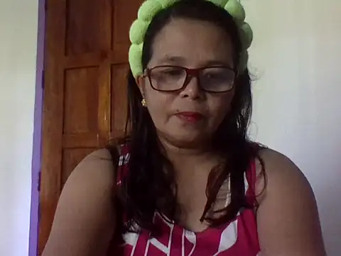 Snapshot of Flowerblossom123 chatting on May 4, 2026, 7:11 am Flowerblossom123 online show from May 4, 2026, 7:11 am