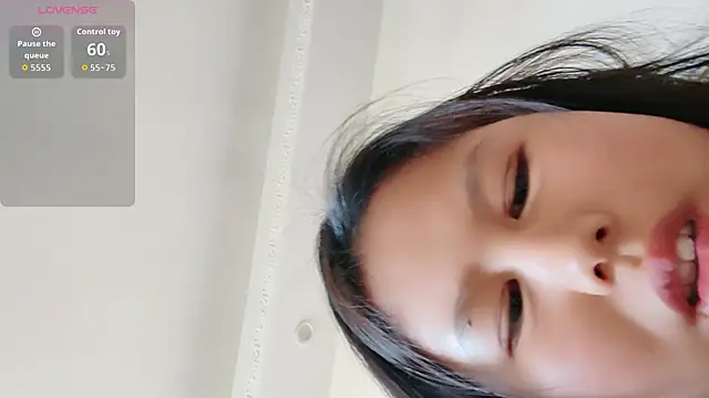 Hannah-33 online show from March 13, 2026, 6:40 am