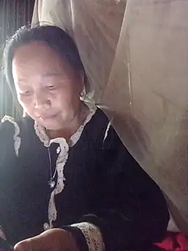 heesuu11 online show from April 19, 2026, 9:43 am