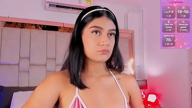 Snapshot of KatherineRuiz_ chatting on April 26, 2026, 12:13 pm KatherineRuiz online show from April 26, 2026, 12:13 pm