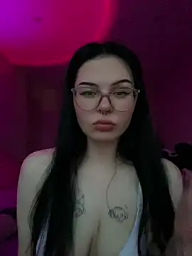 CindyMil online show from June 12, 2026, 6:16 pm