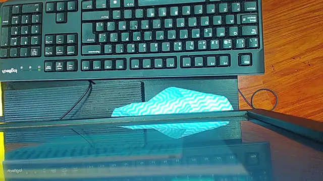 Emma hassani online show from April 17, 2026, 1:25 pm