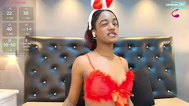 Snapshot of Chloebrunnie chatting on June 30, 2026, 12:27 pm Chloebrunnie online show from June 30, 2026, 12:27 pm