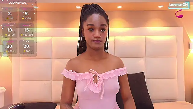 Chloebrunnie online show from May 16, 2026, 12:15 pm