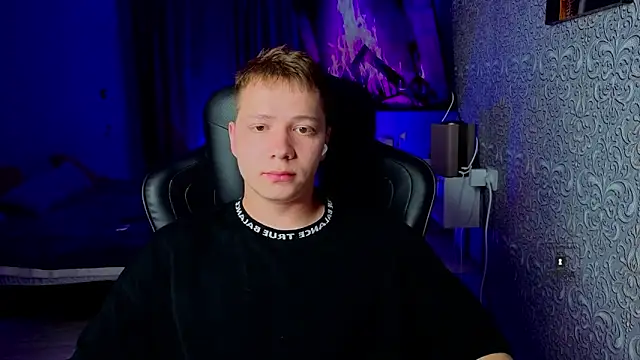 Karl Night  online show from June 3, 2026, 7:29 pm