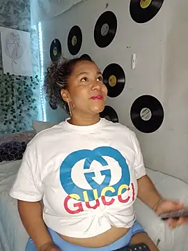 medusafox  online show from April 15, 2026, 9:59 pm