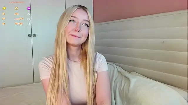 ChristinBland online show from April 6, 2026, 1:34 pm