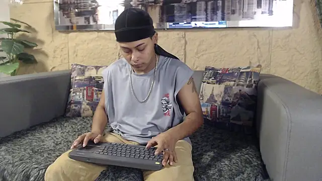 Snapshot of Noha__scott chatting on March 3, 2026, 2:13 pm Noha scott online show from March 3, 2026, 2:13 pm