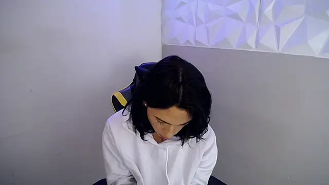 Larry craft online show from April 18, 2026, 9:04 pm