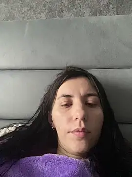 Oliviya smiley  online show from February 27, 2026, 10:59 am