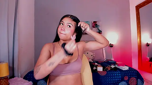 KimTaylorW online show from June 1, 2026, 3:18 am