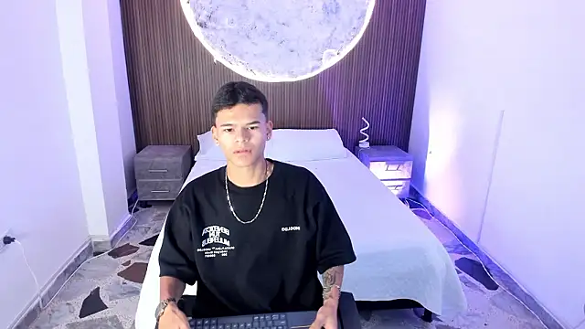 DylanRoyce  online show from March 8, 2026, 12:41 pm