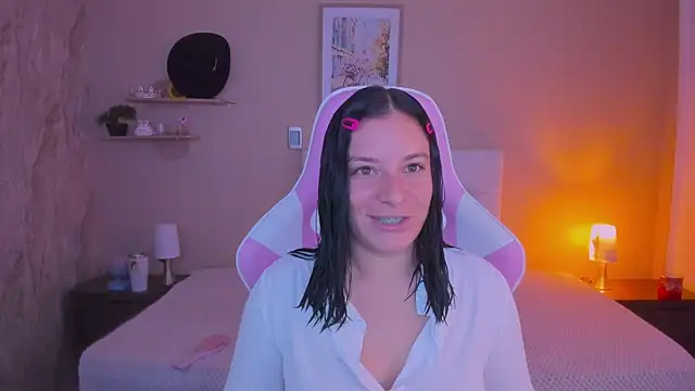 Dollhell online show from April 20, 2026, 11:57 am