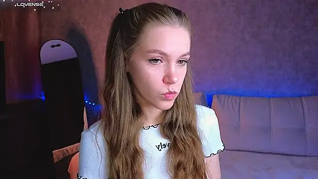 Snapshot of melee_eva chatting on April 22, 2026, 7:48 am melee eva online show from April 22, 2026, 7:48 am