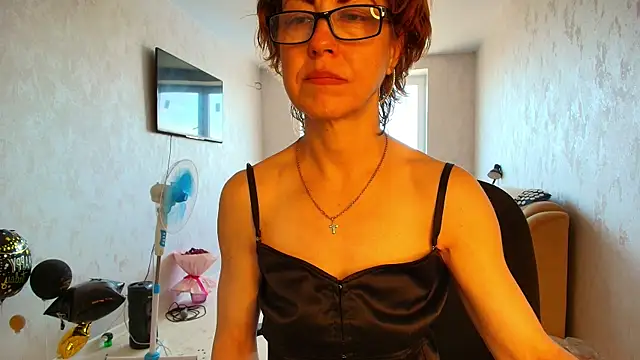 LioraWeiss online show from May 25, 2026, 7:07 am