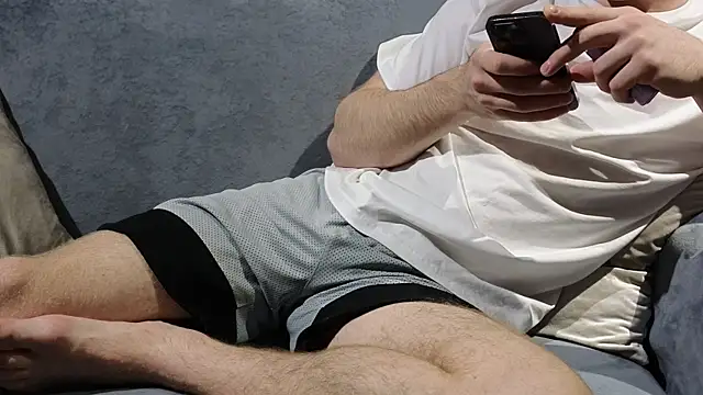 chantatummm online show from April 9, 2026, 8:48 pm