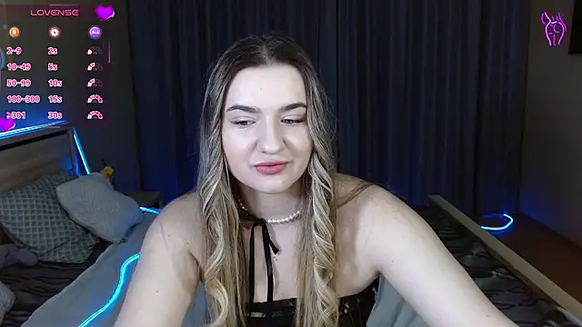 Smi1eF1ower online show from February 25, 2026, 6:08 pm