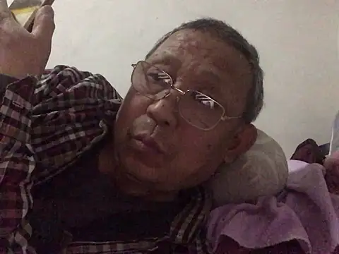 yaocaobi8 online show from March 18, 2026, 1:13 pm