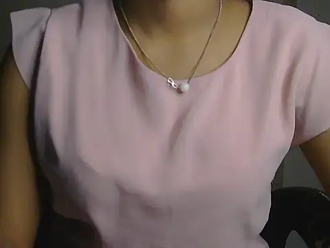 cute yashi online show from April 20, 2026, 4:52 pm